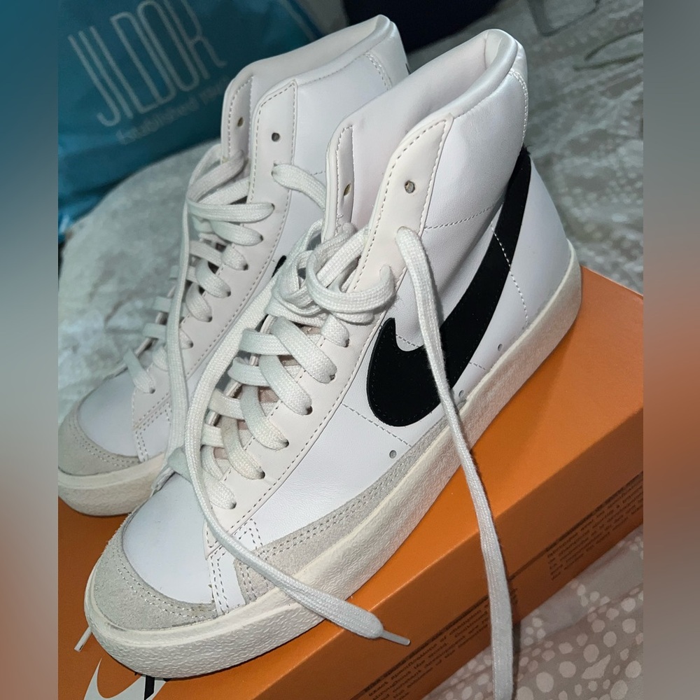 Nike blazer - worn 2x!